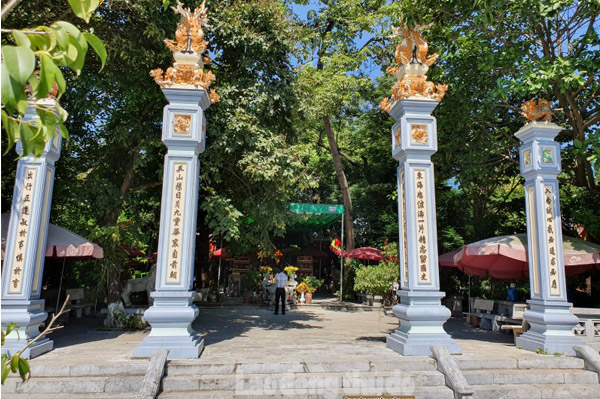 Thiêng Liêng Miếu Thờ Đức Thánh Đầm